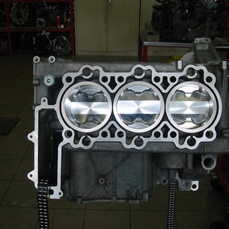 Motorblock mit Vollstahlbuchsen und Schmiedekolben